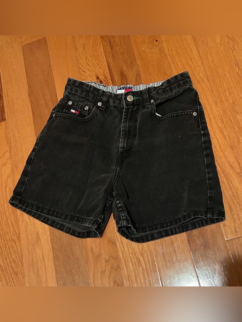Tommy Hilfiger Black 90s Denim Shorts Size 25”
